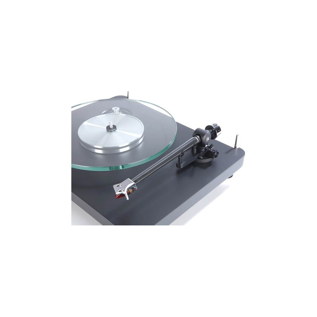 NAD Manual belt-drive turntable with factory-installed moving magnet phono cartridge C 588