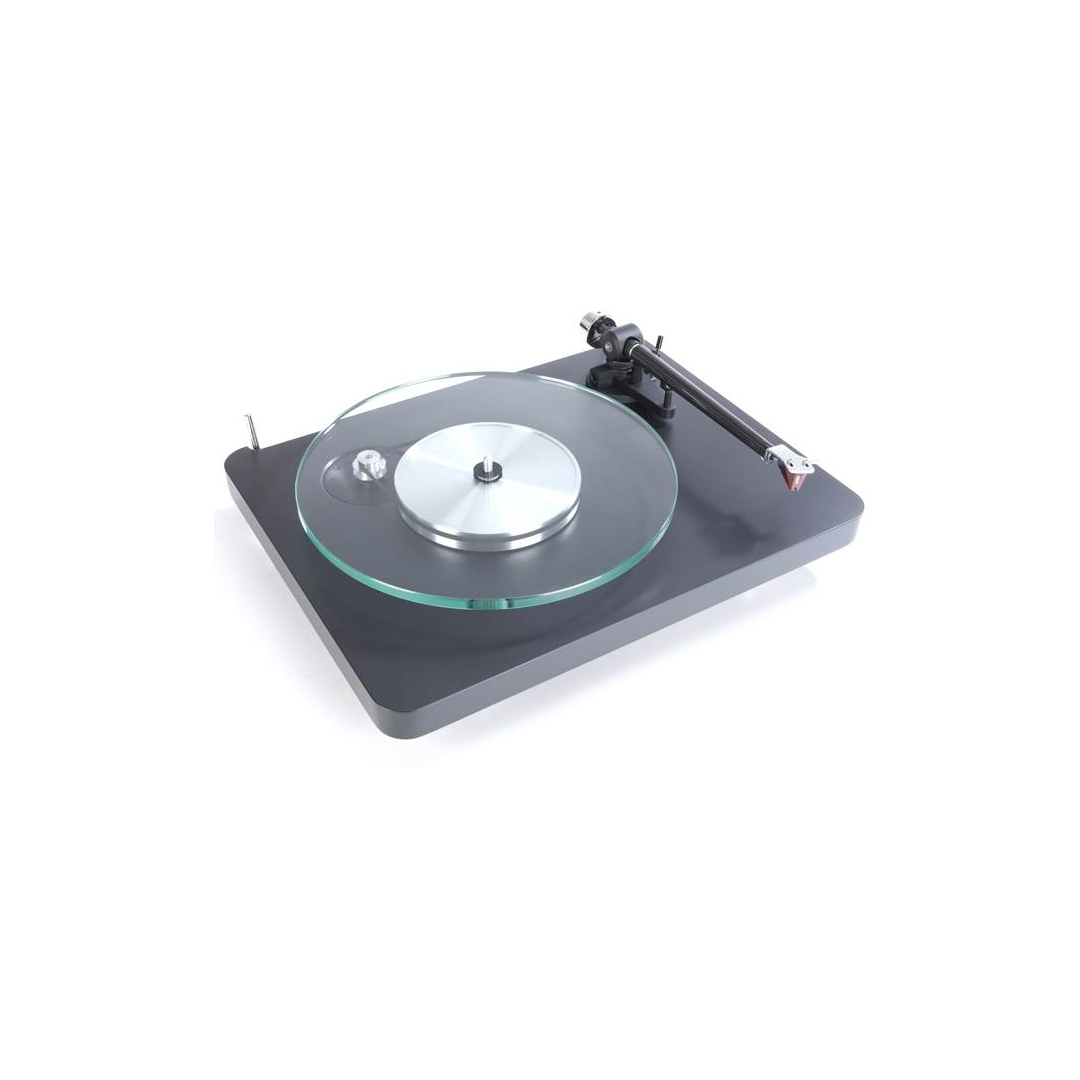 NAD Manual belt-drive turntable with factory-installed moving magnet phono cartridge C 588